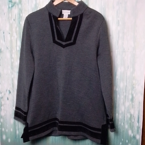 Soft Surroundings Sweaters - Soft Surroundings Heavy Weight Long Sleeve V Neck Gray With Black Velvet Trim Lg